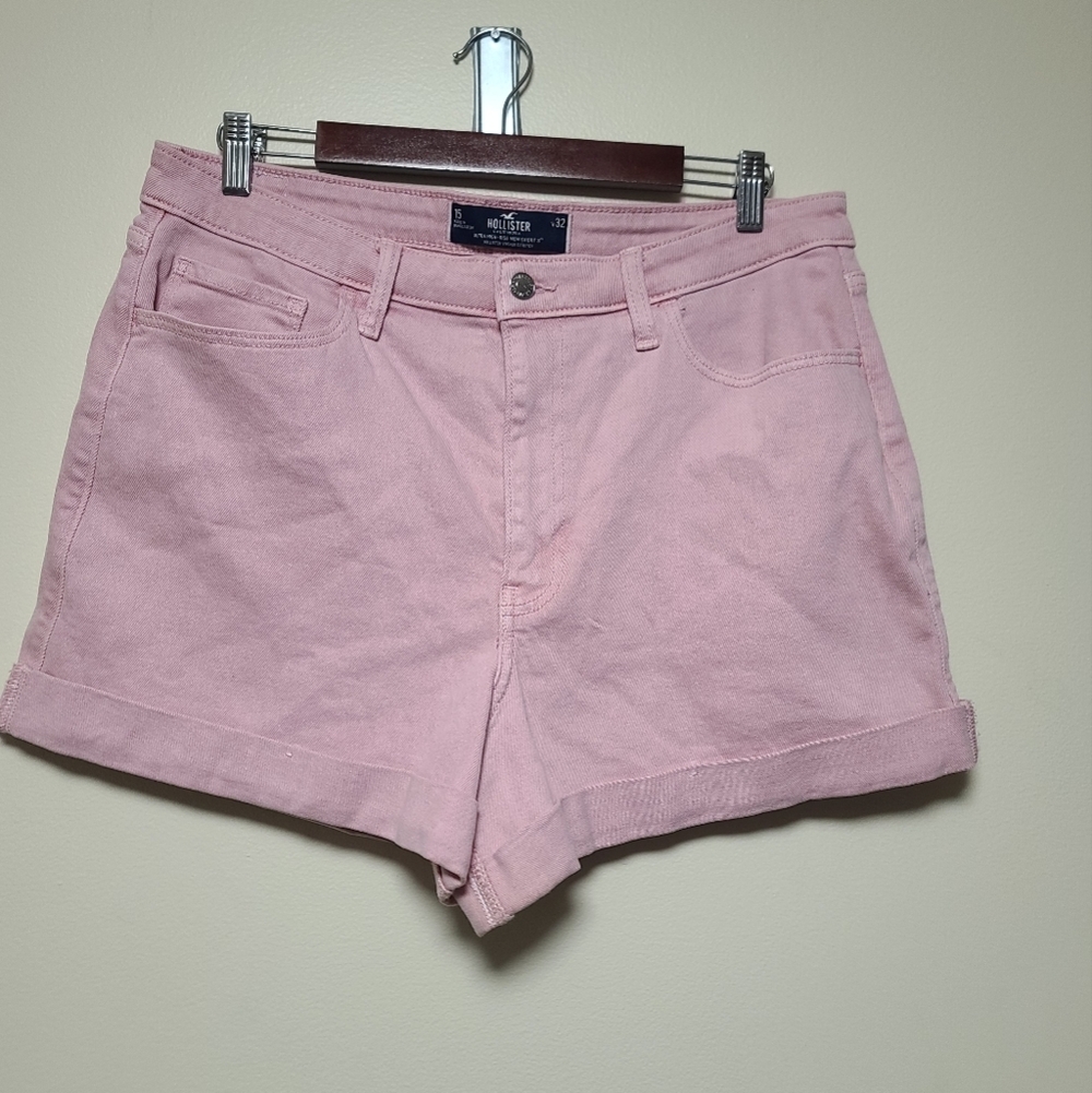 Hollister Ultra High-Rise Mom Shorts – Size 15 (32) – Pink Denim
